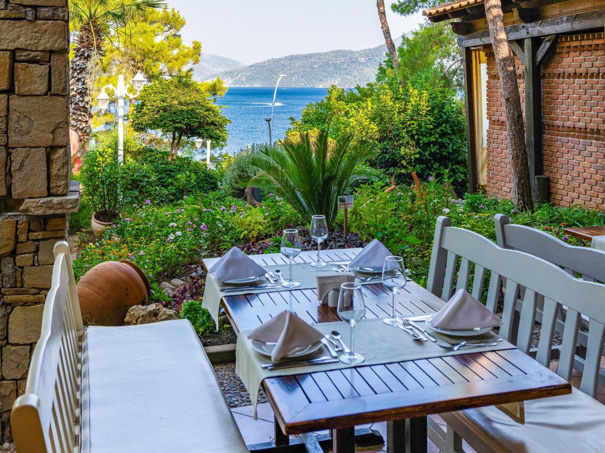 ラブランダ マレス マルマリス ホテル エクステリア 写真 A restaurant in Bodrum