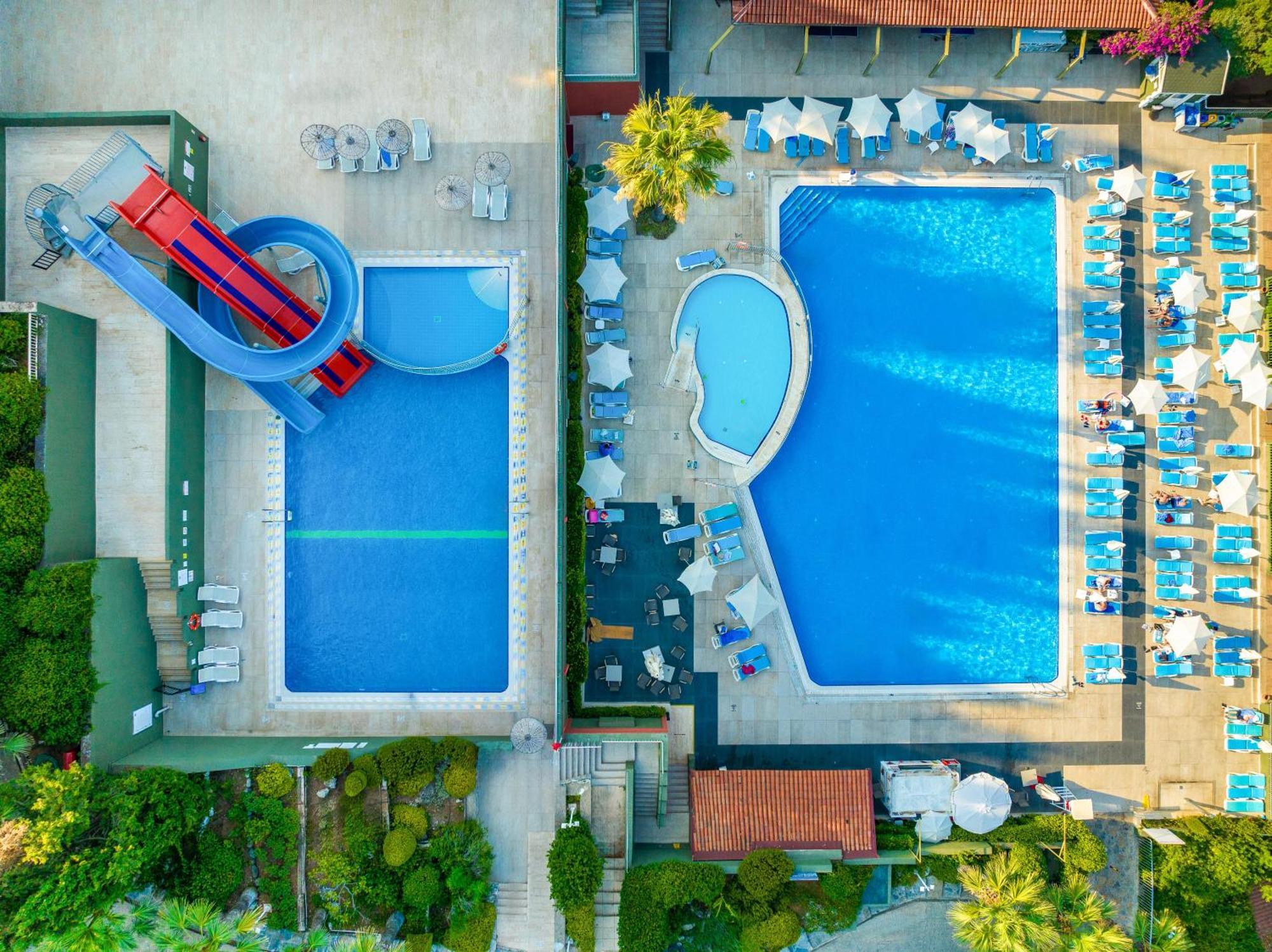 ラブランダ マレス マルマリス ホテル エクステリア 写真 Aerial view of the swimming pool