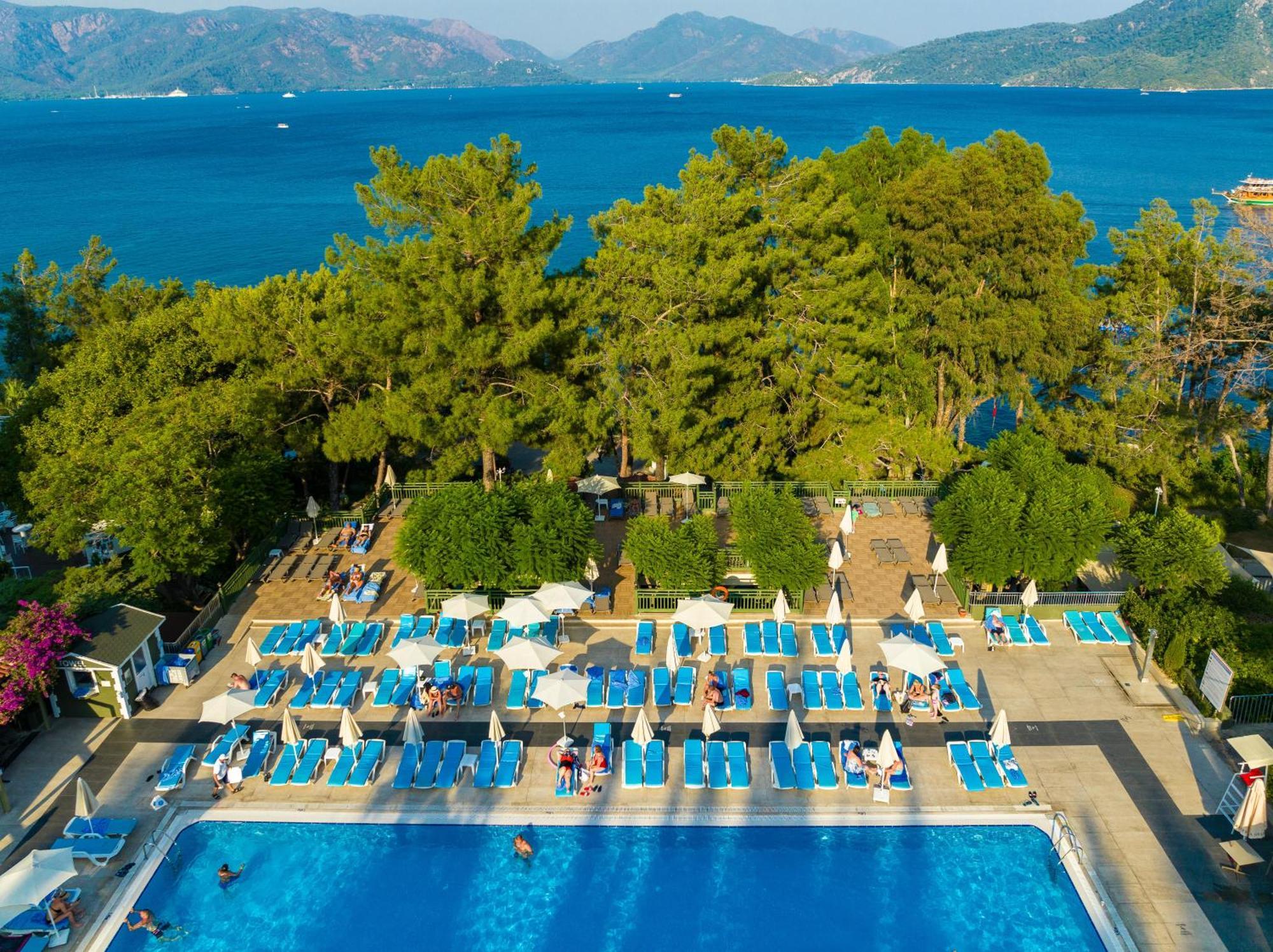 ラブランダ マレス マルマリス ホテル エクステリア 写真 A pool at a resort in Turkey