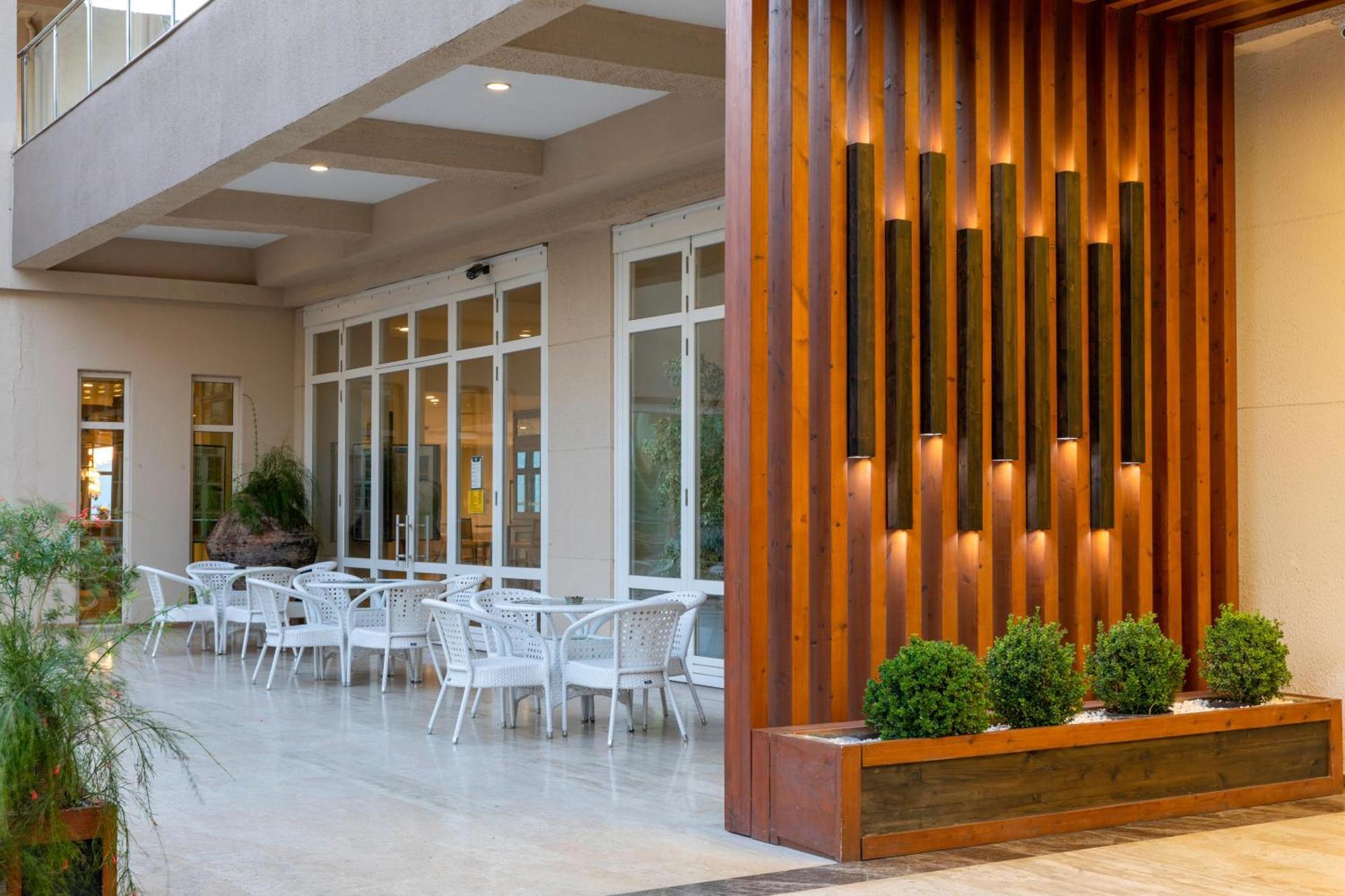 ラブランダ マレス マルマリス ホテル エクステリア 写真 The interior of the mall