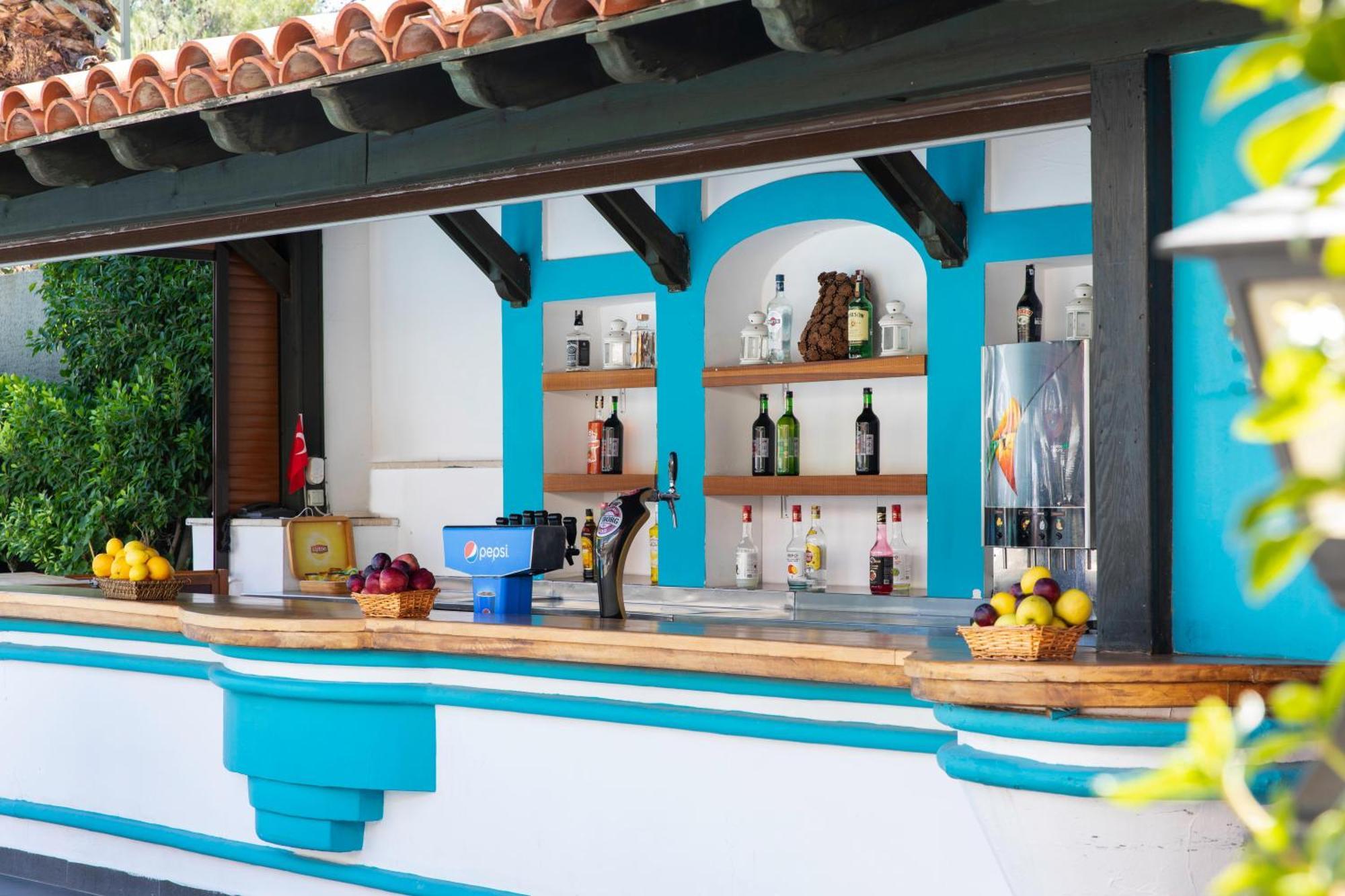ラブランダ マレス マルマリス ホテル エクステリア 写真 The bar at the pool